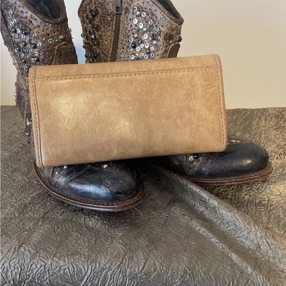 🤎💛Frye Melissa Distressed Leather Wallet $158 -Beige- - Picture 5 of 15